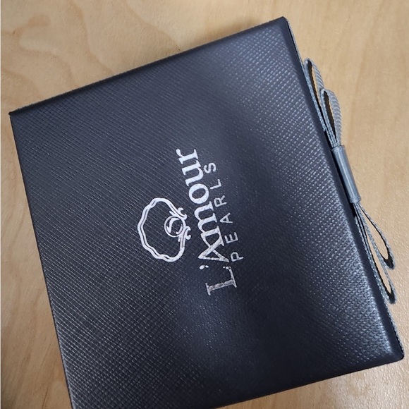 L'Amour White Pearl Necklace - Picture 3 of 3